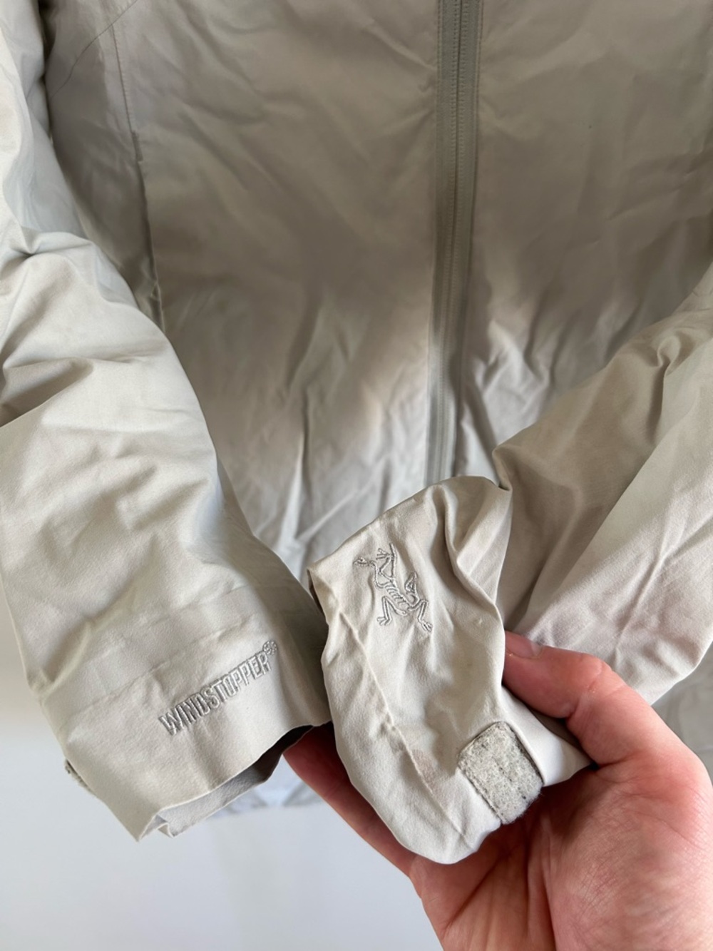 Arc'teryx Sylva Long Parka Light Gray Coat with Purple Hood Lining windstopper - Picture 5 of 12